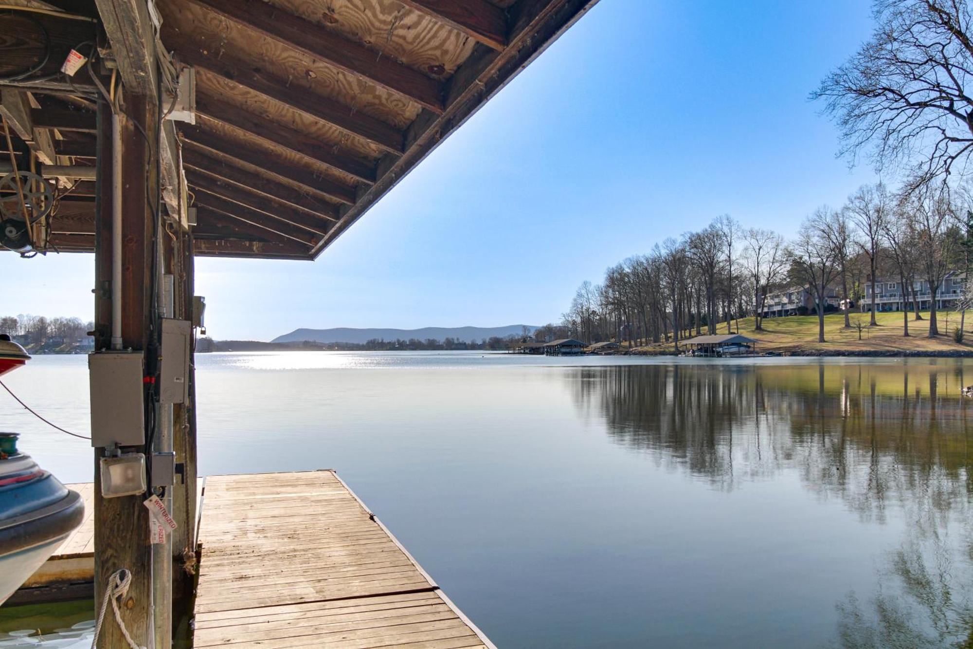 Lakefront Moneta Home With Community Boat Dock! Buitenkant foto